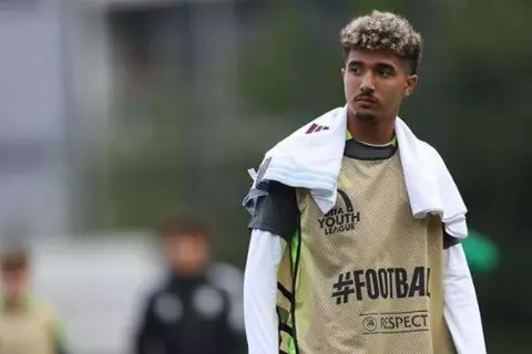 لأول مرة هذا الموسم.. عمر خضر يشارك مع أستون فيلا في الدوري الإنجليزي تحت 21 عاما